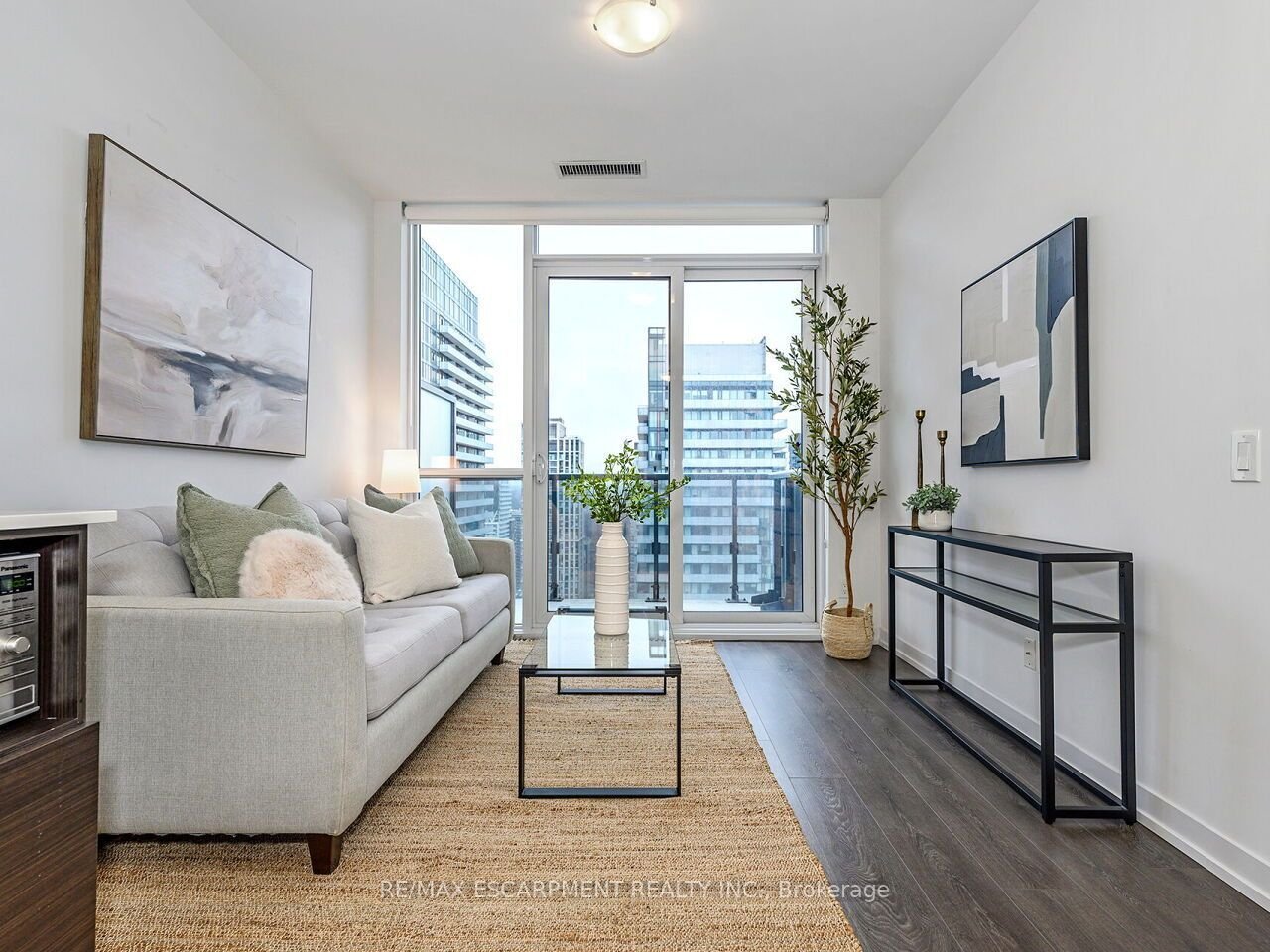 BEGINNER LUXURY IN MIDTOWN 