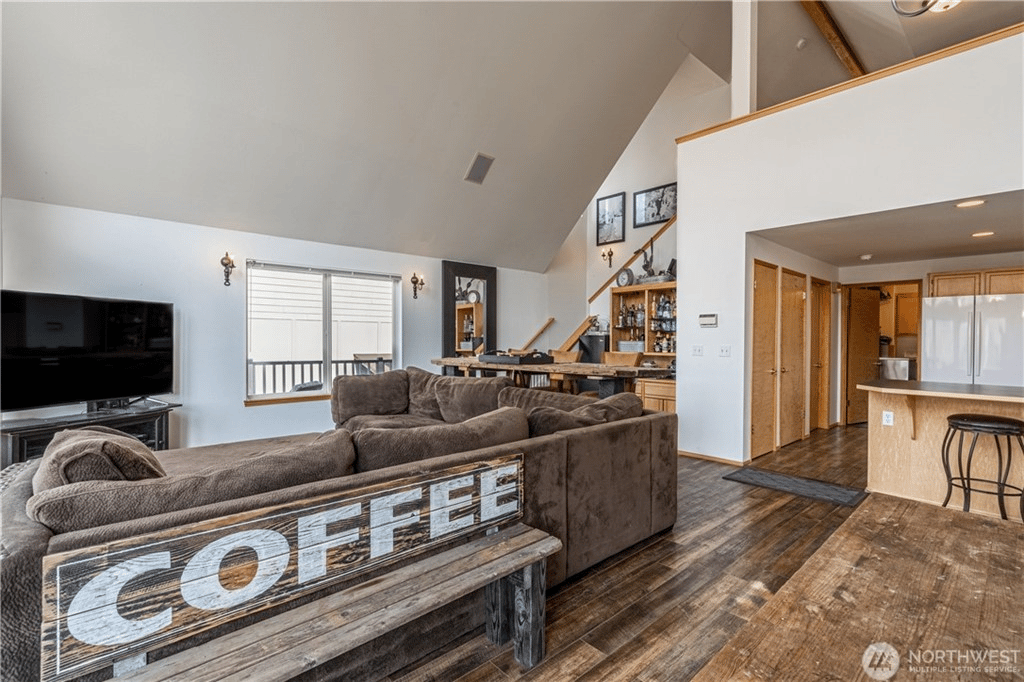 325 W Emerson Dr