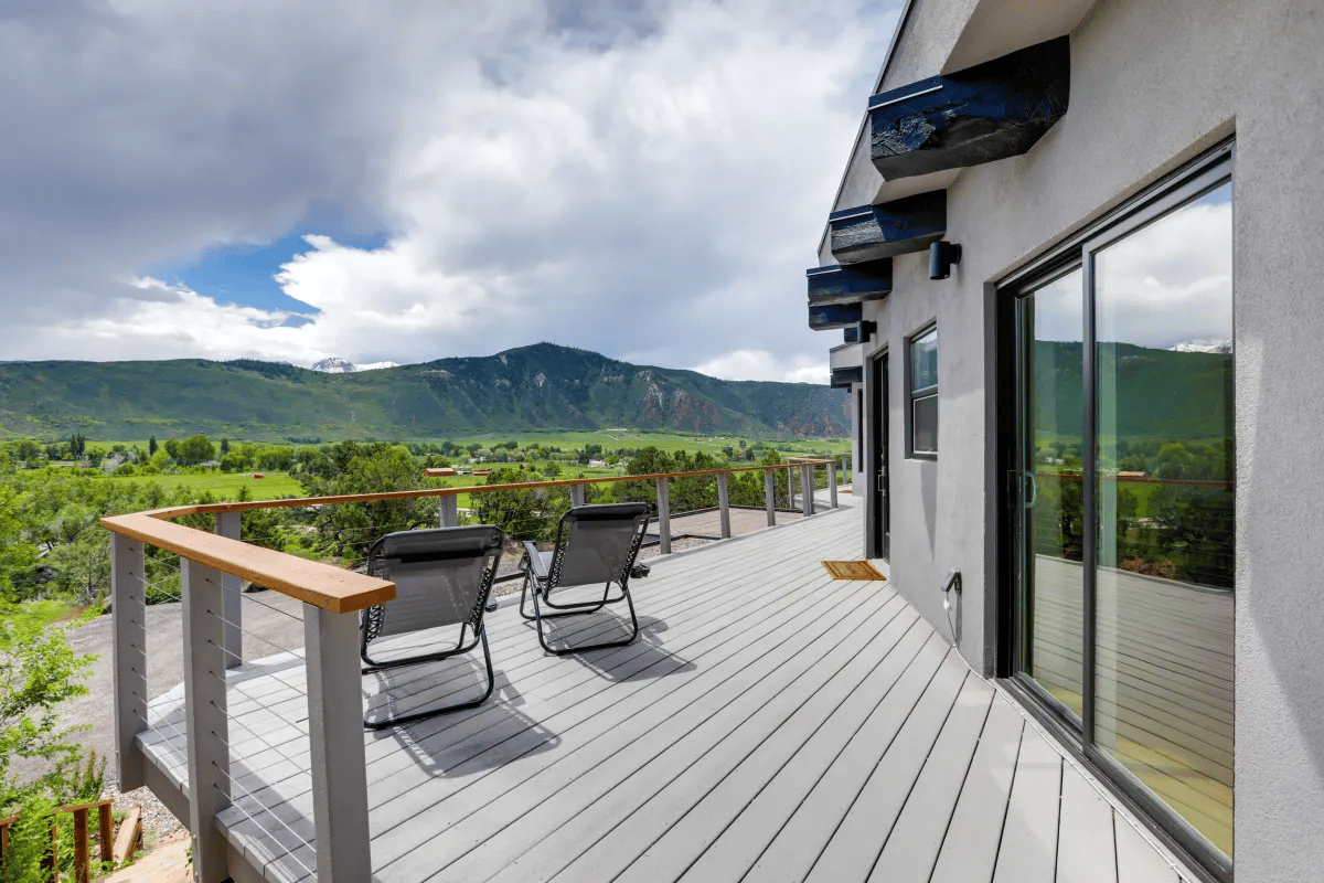 Spacious Mountain Retreat Nestled in Nature