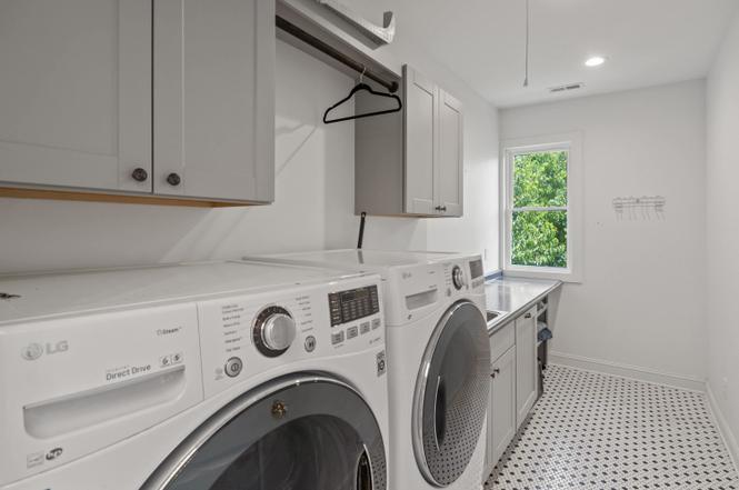 200 W Roanoke Park Dr