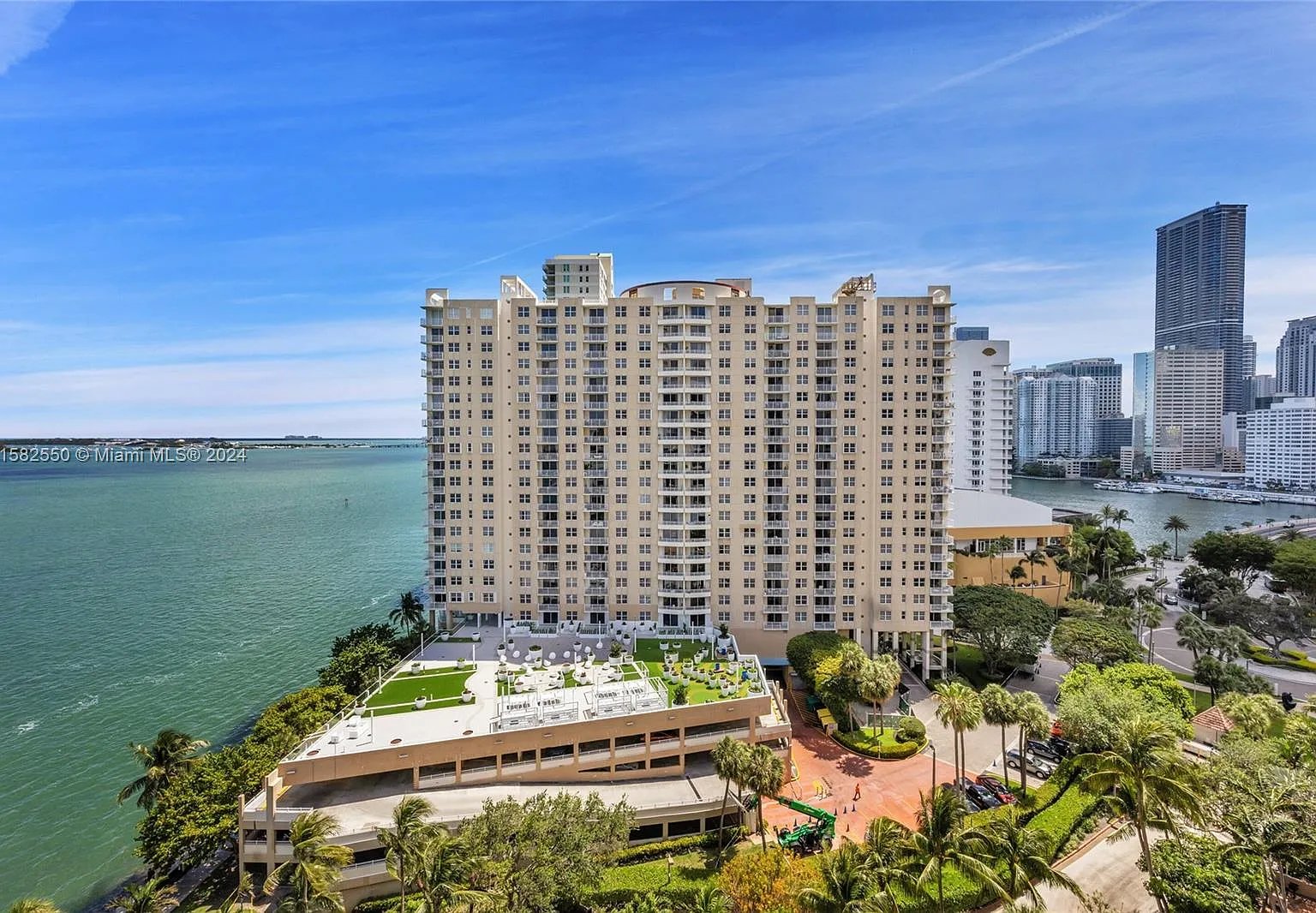 520 Brickell Key Dr #A1505