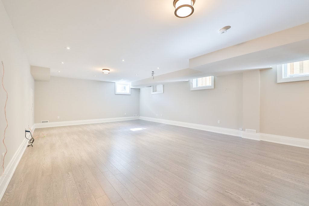 15A Tecumseth Ave