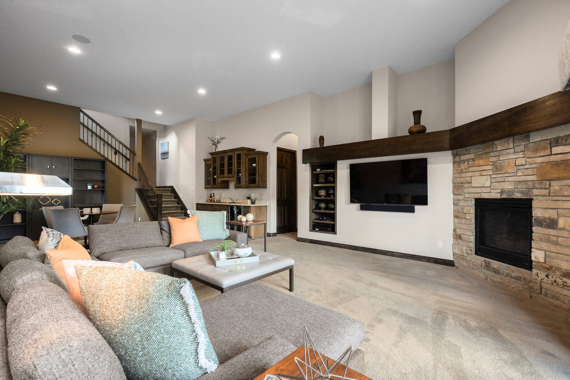 8122 Raphael Lane