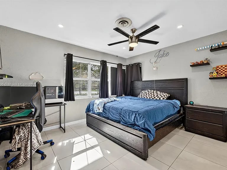 801 Holly Ln, Plantation