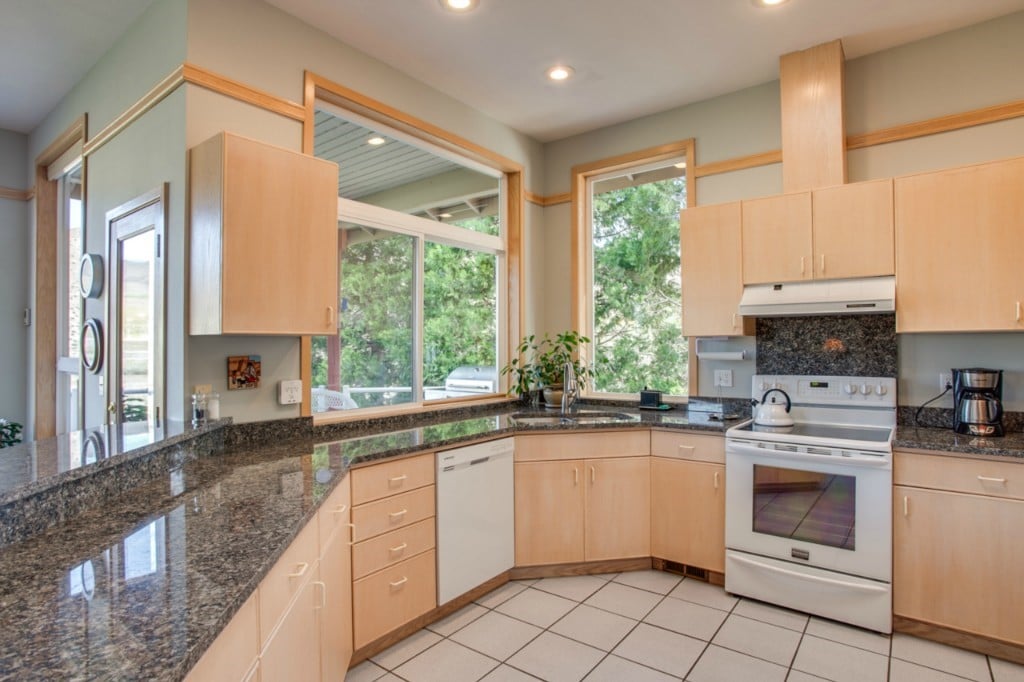 325 Lake Front Rd