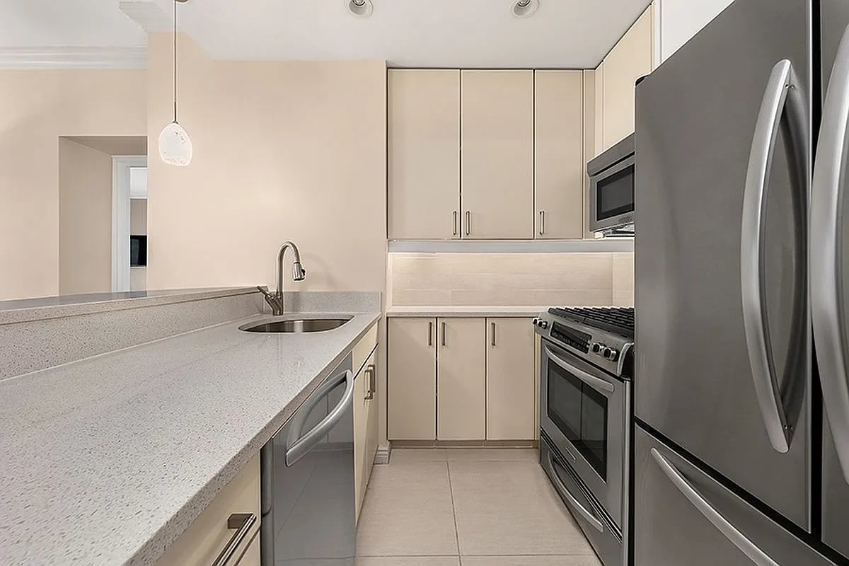 530 E 76th St APT 27E