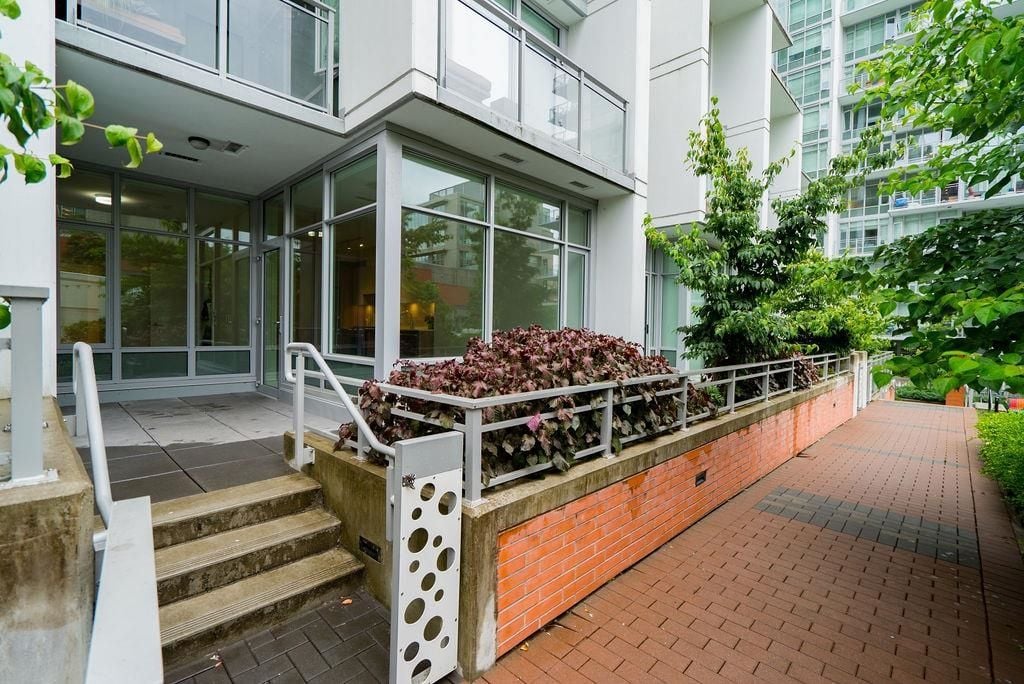 258 Nelson's Ct, #102
