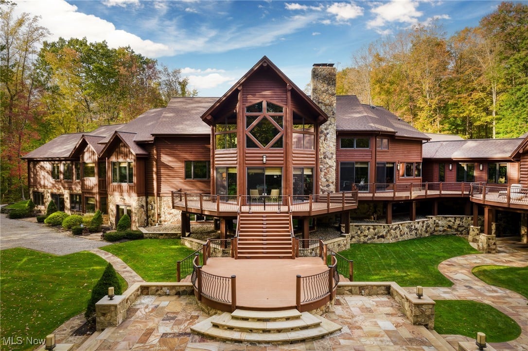 805 Cascades Dr