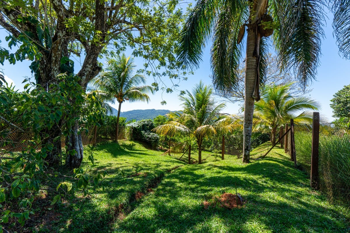  3 Bedroom Stunning Luxury Home Featuring Sweeping Valley & Ocean Views, 5.67 ACRES 
