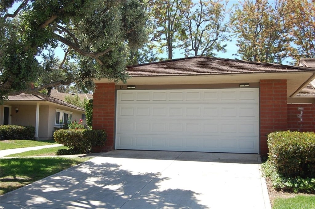 13 Featherwood