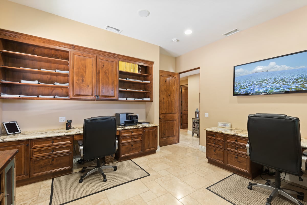 21128 Via Los Laureles
