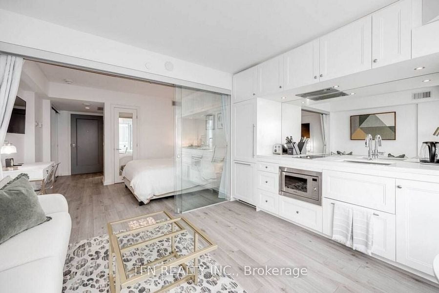 155 Yorkville Ave Unit: 2910
