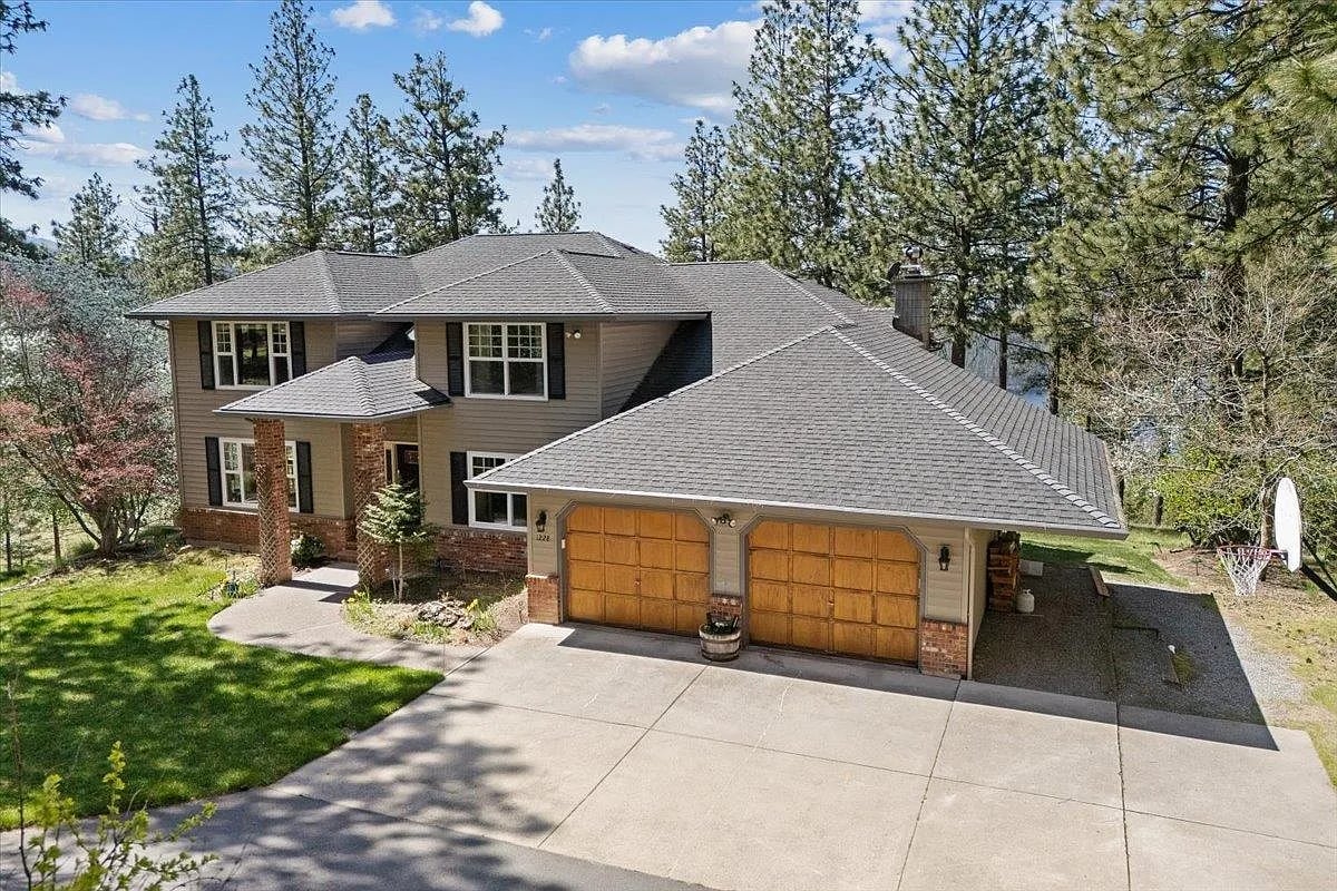 1228 S Greenridge Dr
