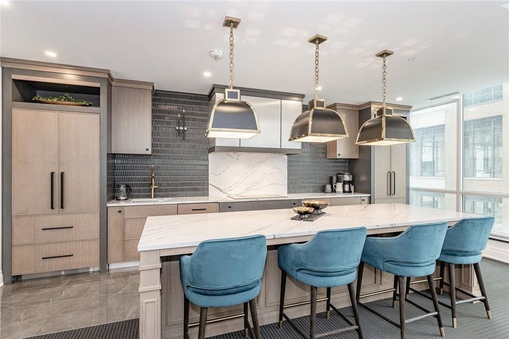2060 Lakeshore Road #2101
