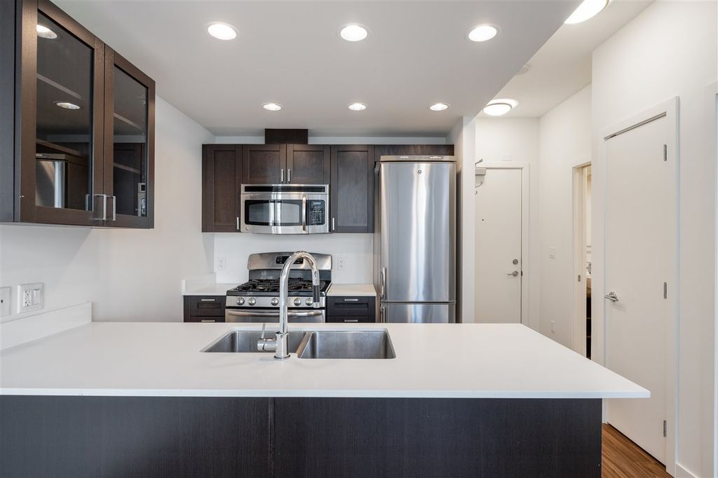 4888 Nanaimo St, #203