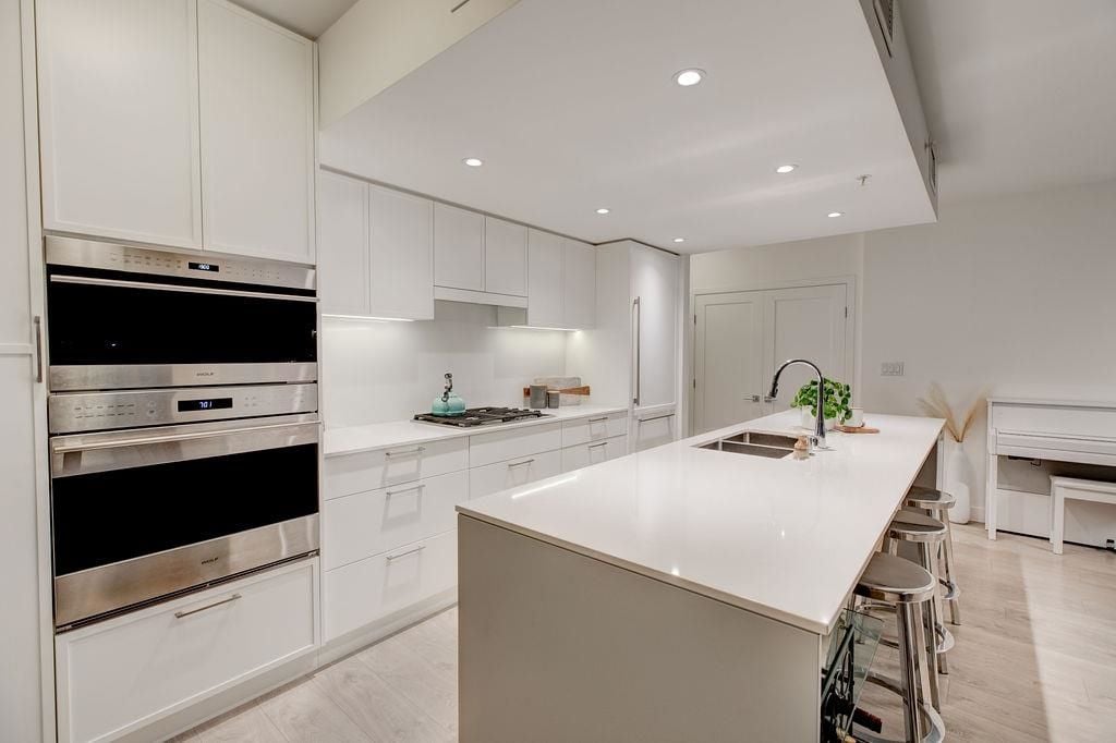 188 E Esplanade, #2205