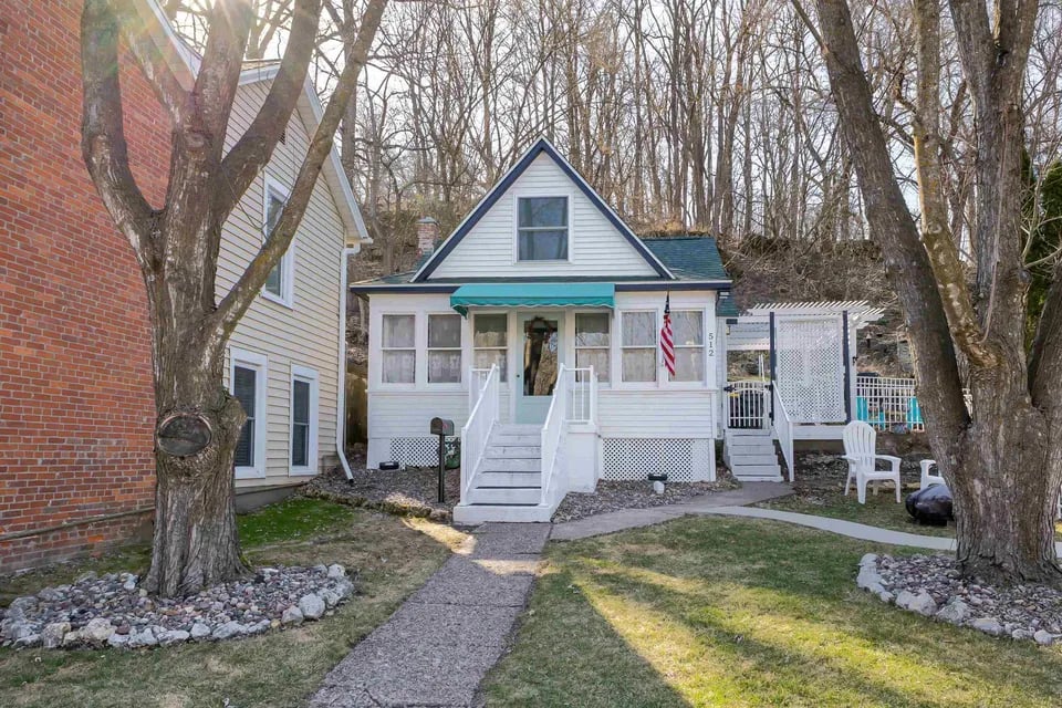 512 Dewey Avenue