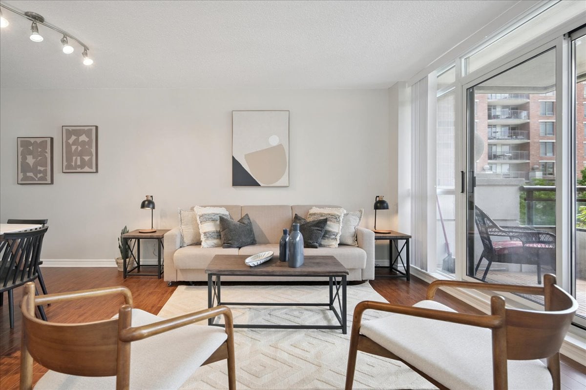 Bright and Spacious Corner Unit