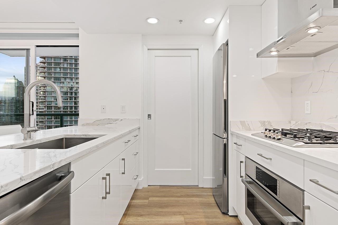 1067 Marinaside Crescent, #1906