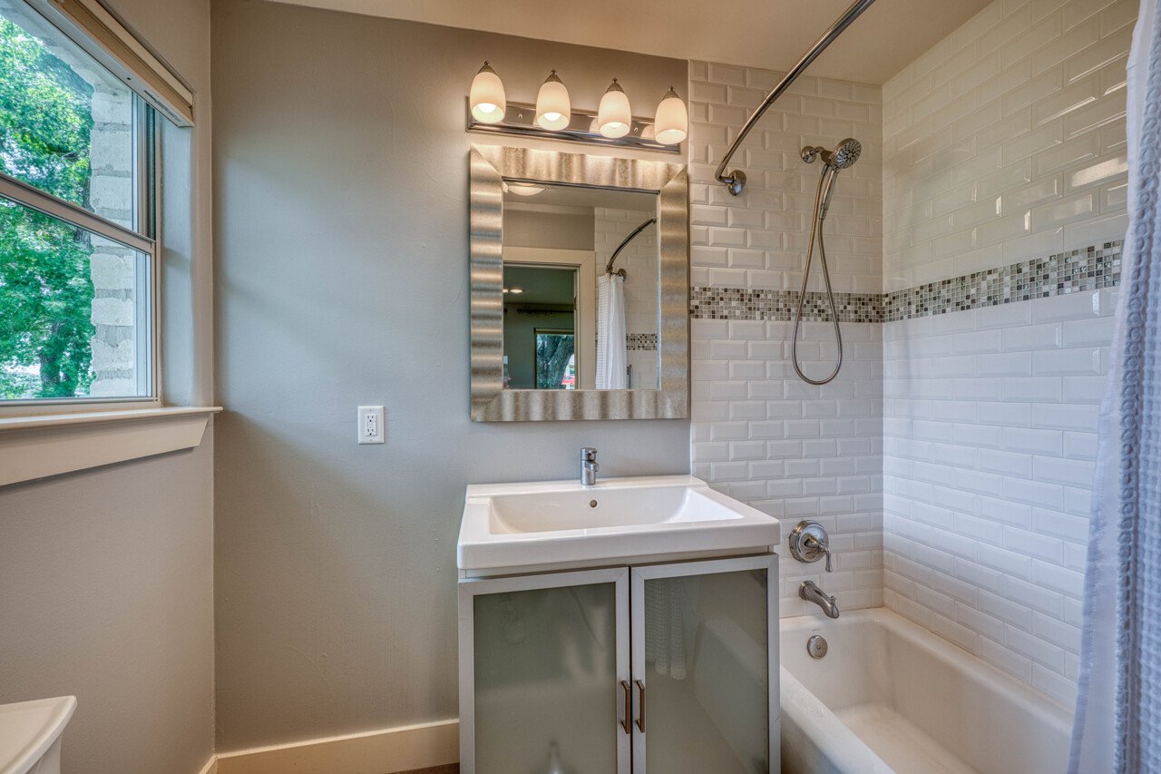 1704 Bluebonnet Lane