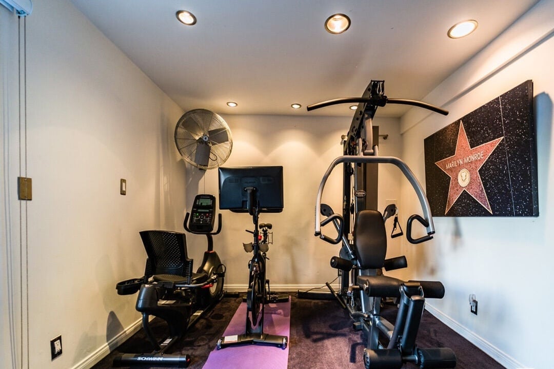 Evercrest Pavilion, Mulholland Dr, 90046