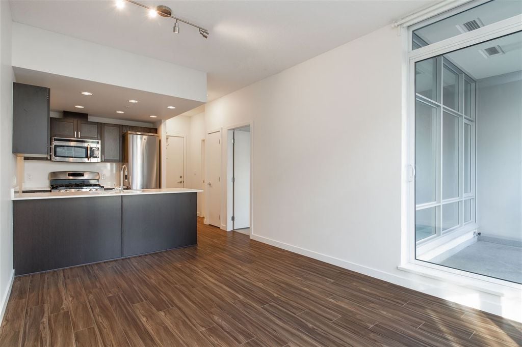 4888 Nanaimo St, #203