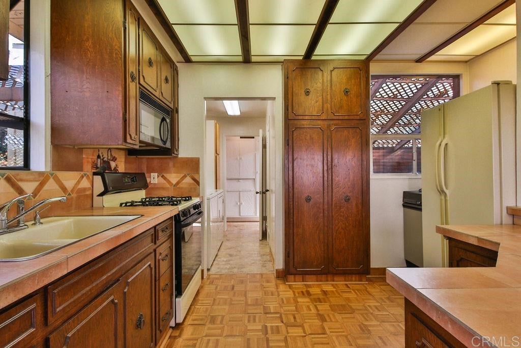 4221 Del Mar Ave