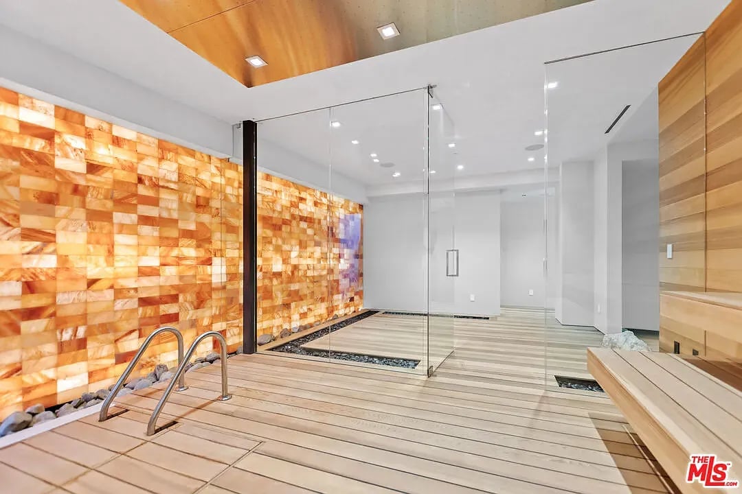 835 San Vicente Blvd