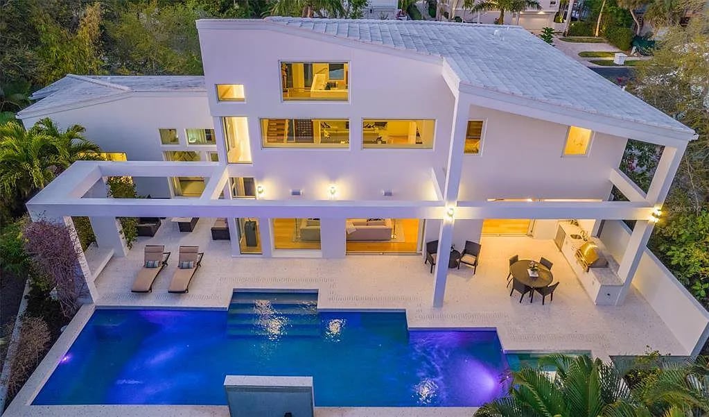 3560 Bayou Cir