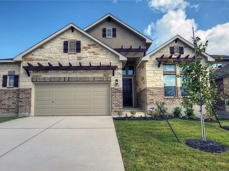 21218 Capri Oaks