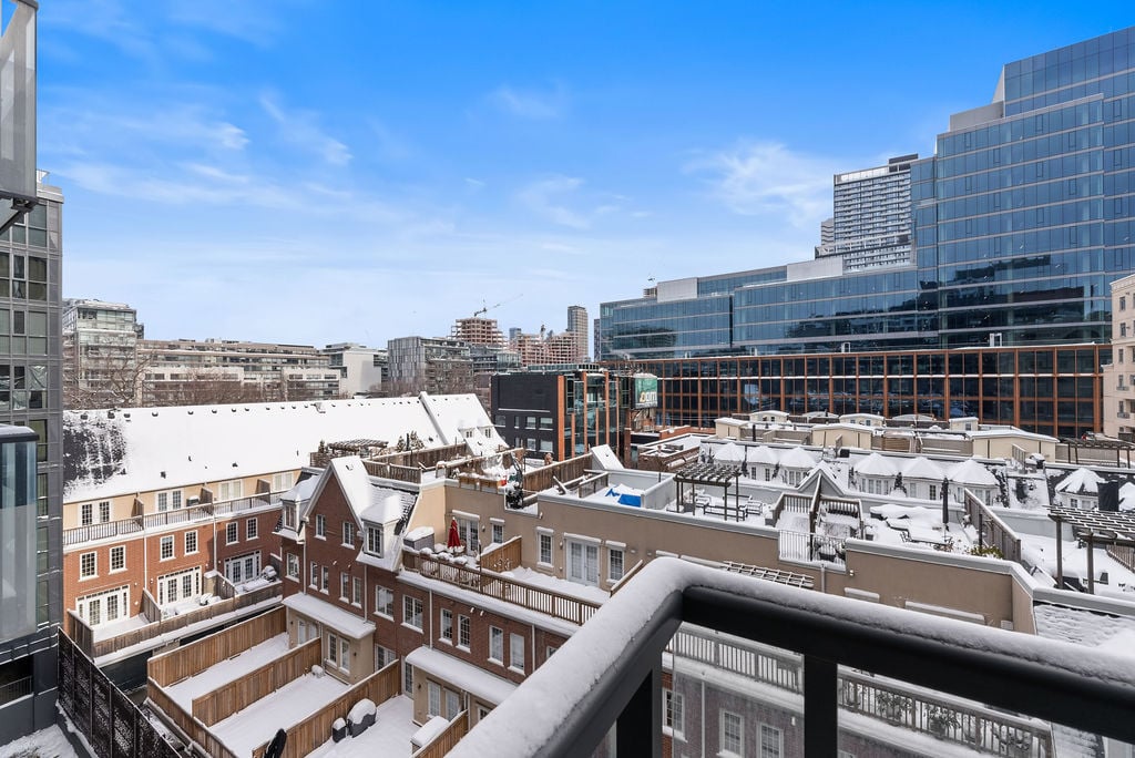 560 Front Street West, Suite 621