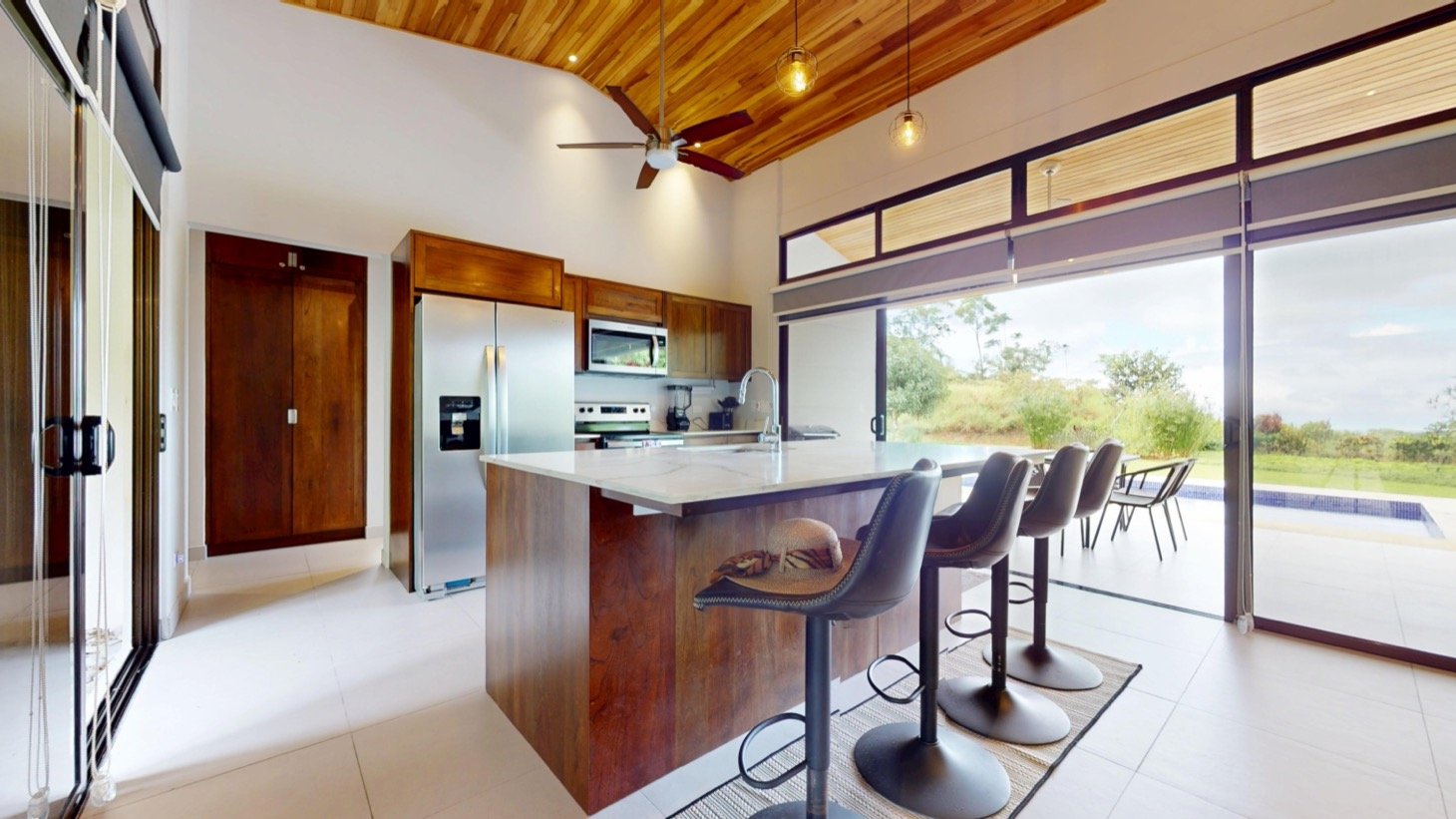 Tropical Turnkey Retreat in Gated Community