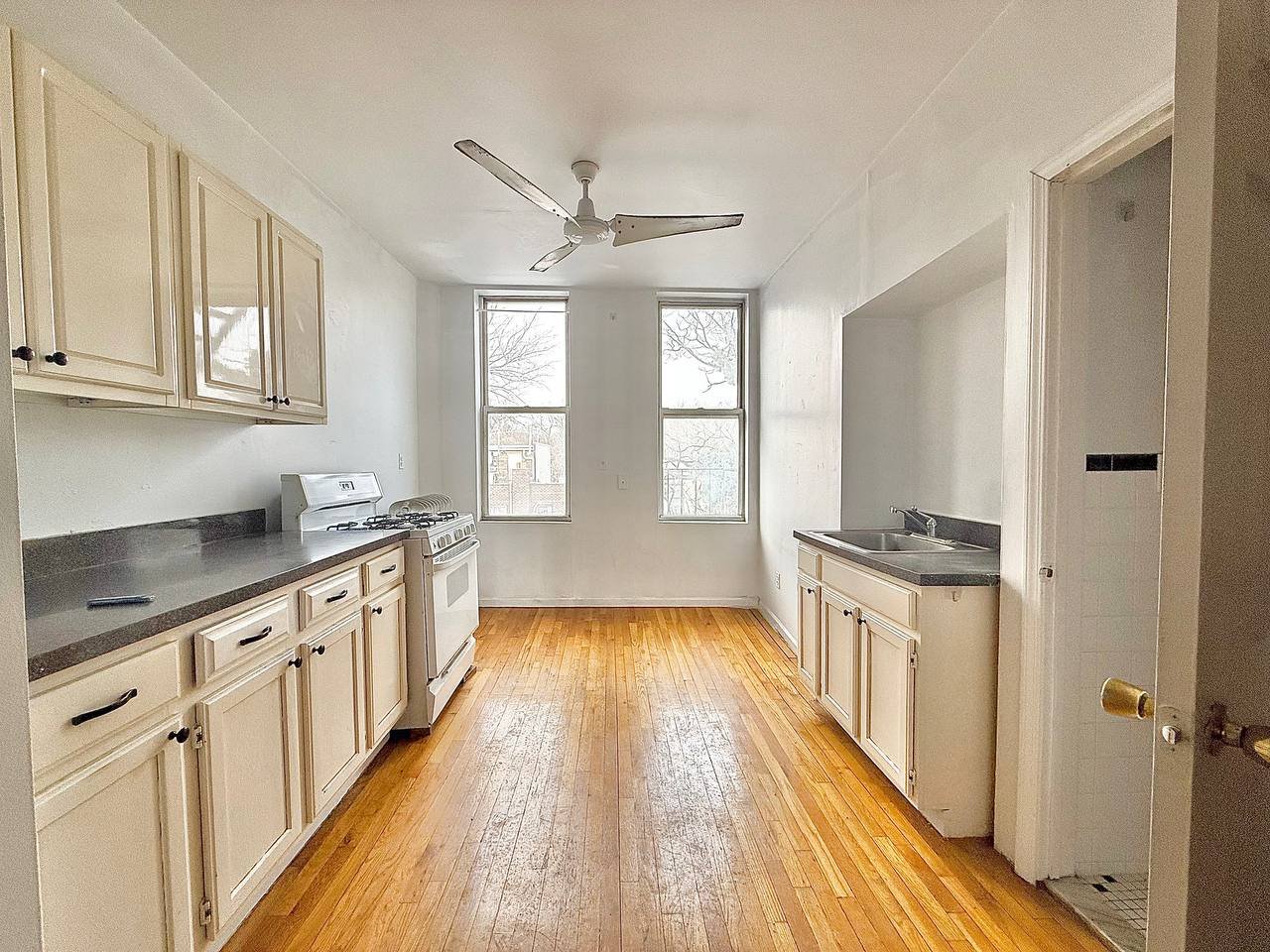 959 Metropolitan Avenue 1L