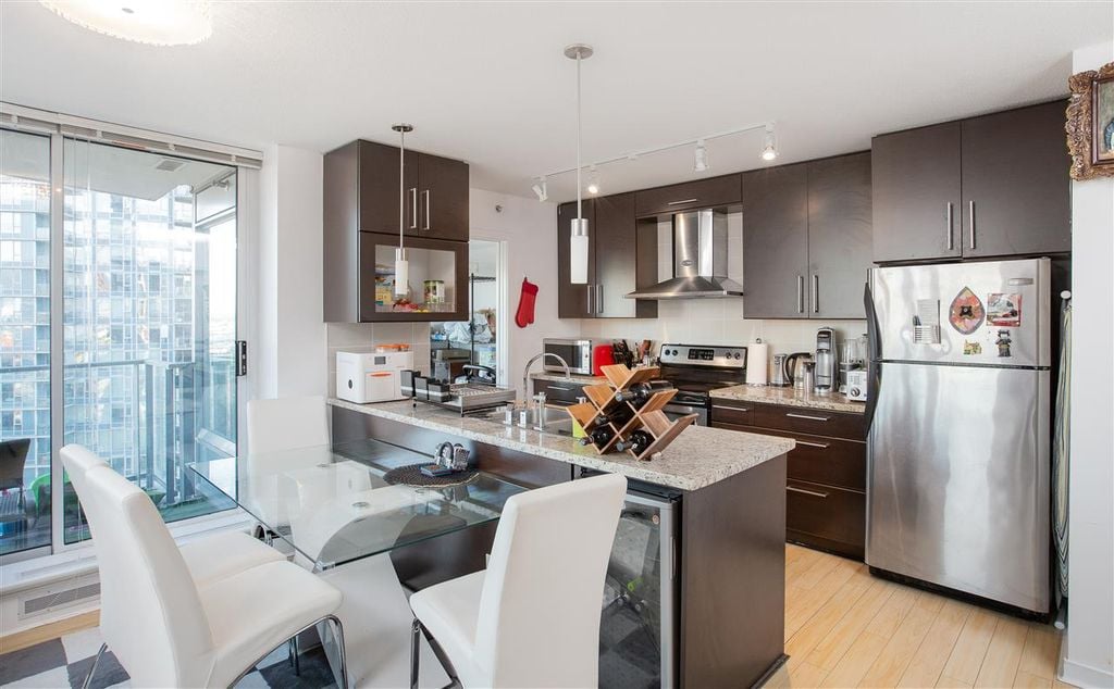 188 Keefer Pl, #2305