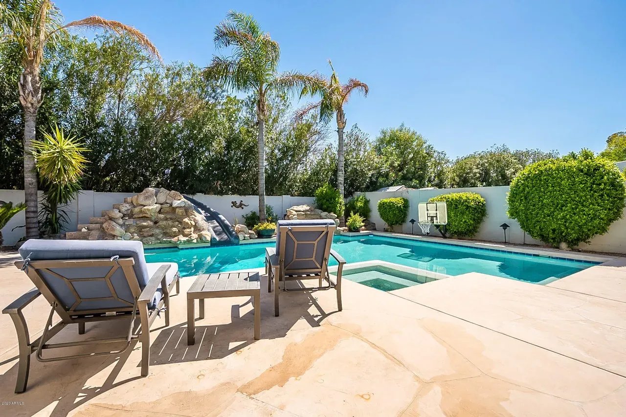 6115 E SHANGRI LA Rd