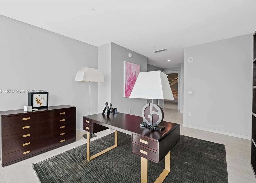 851 NE 1st Ave Ph 5401