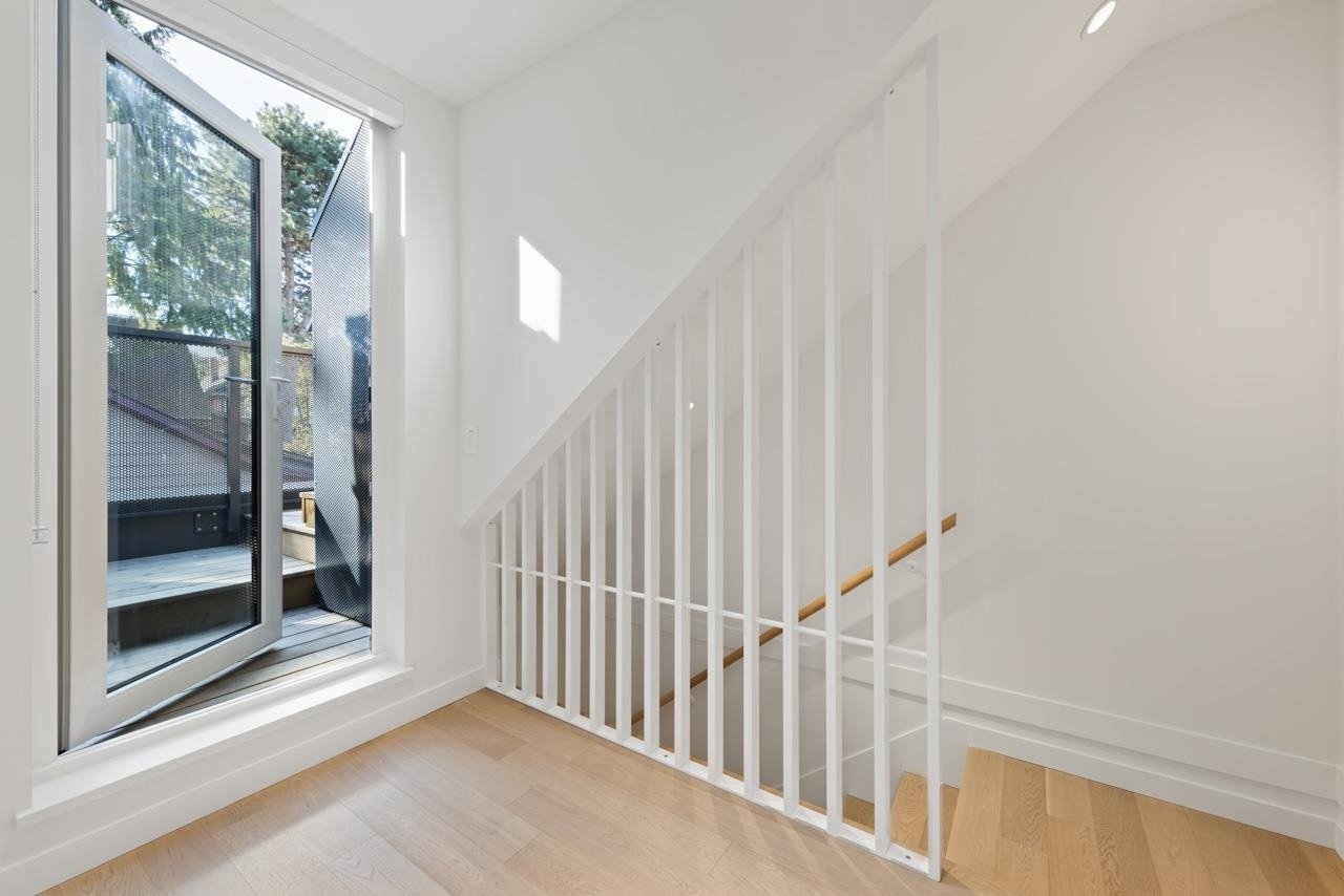 2113 Guelph St