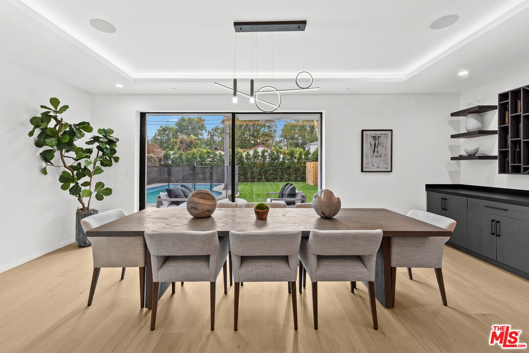 Castle Heights Pl, 90034