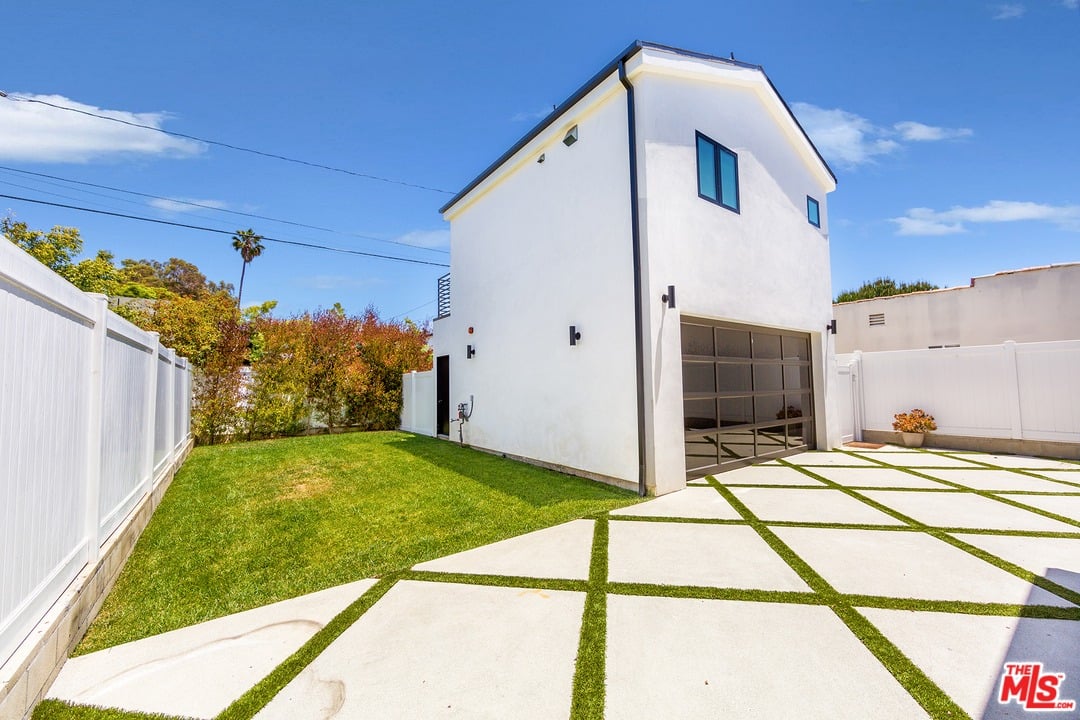 2546 Wellesley Ave