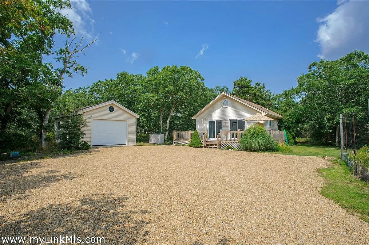 137 Charles Neck Way