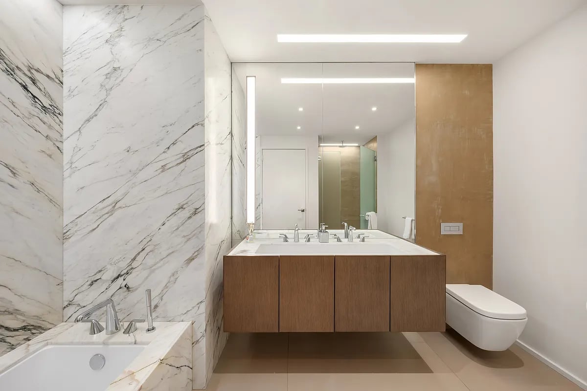Loft-style 1 Bed | 1.5 Bath Full Service Condo in Gramercy