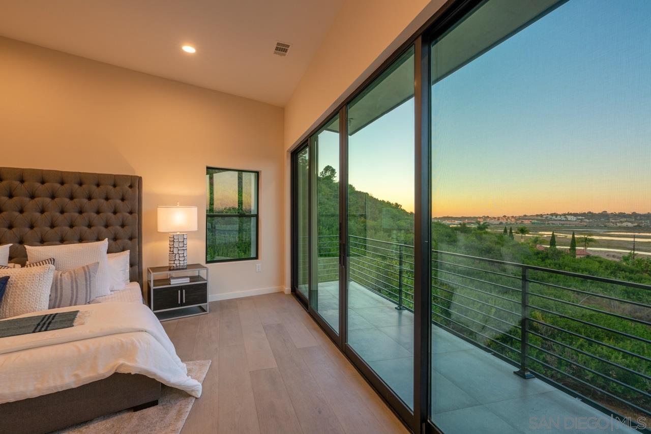 2829 Racetrack View Dr