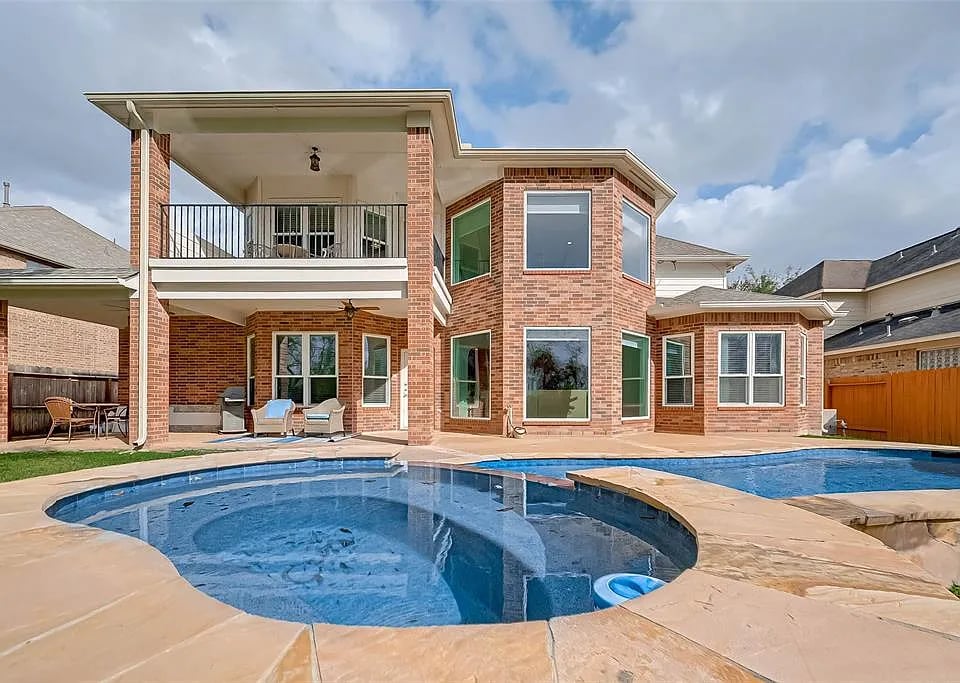 8226 Crescent Knolls Dr