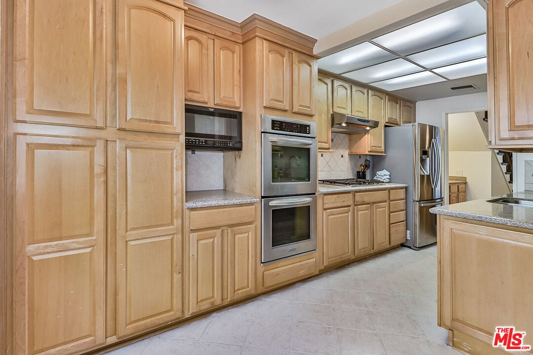 18100 Burbank Blvd Unit 19