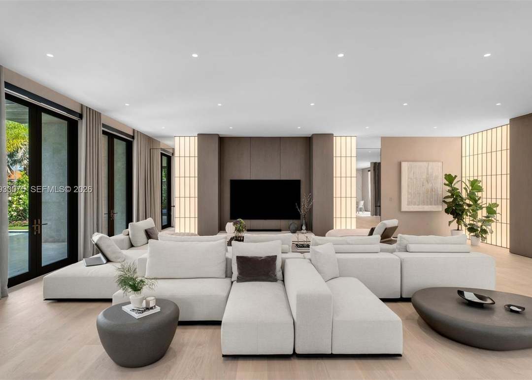 661 Melaleuca Ln