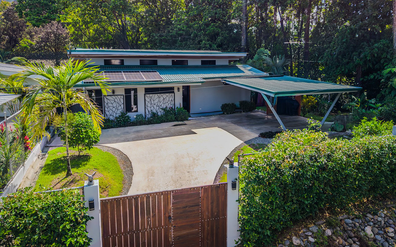 Home Near Downtown Uvita with Private Forest and Creek