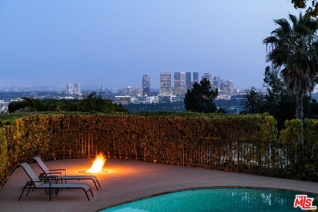 Sierra Mar Dr, 90069