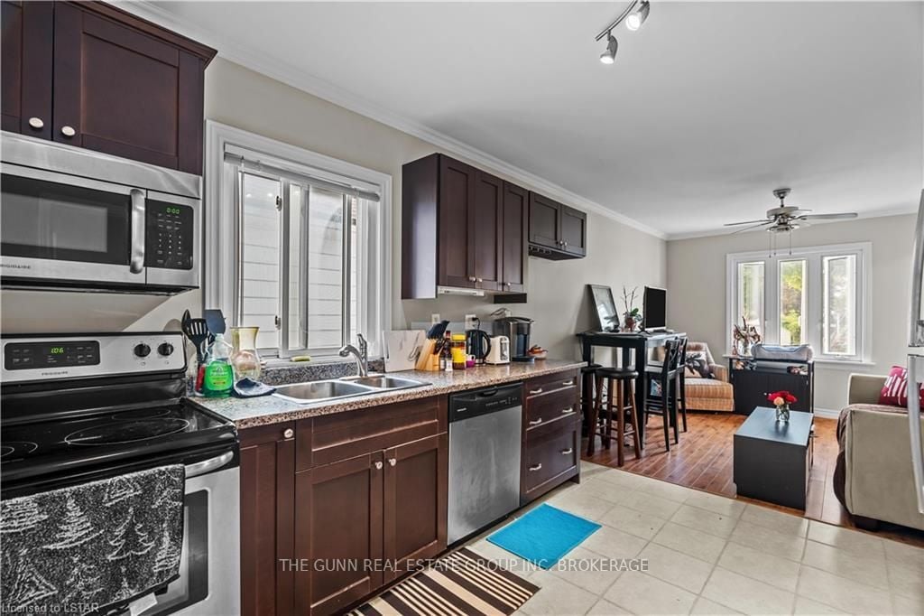 16 Linwood St