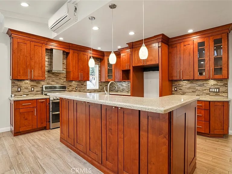 826 Great Bend Dr