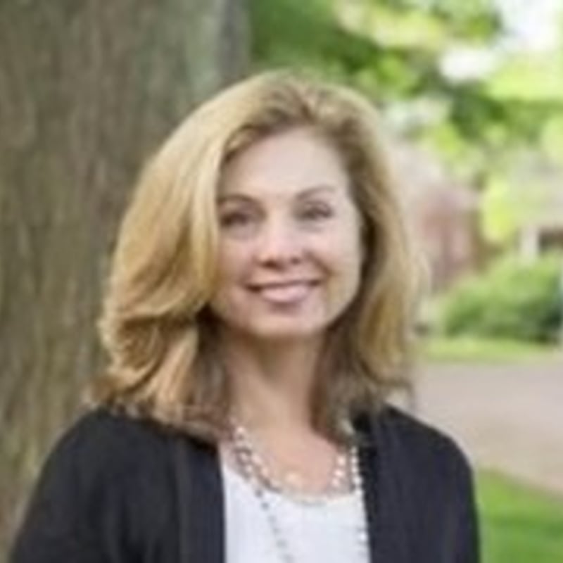 Ruthann Yonkovig, VA Real Estate Agent Headshot